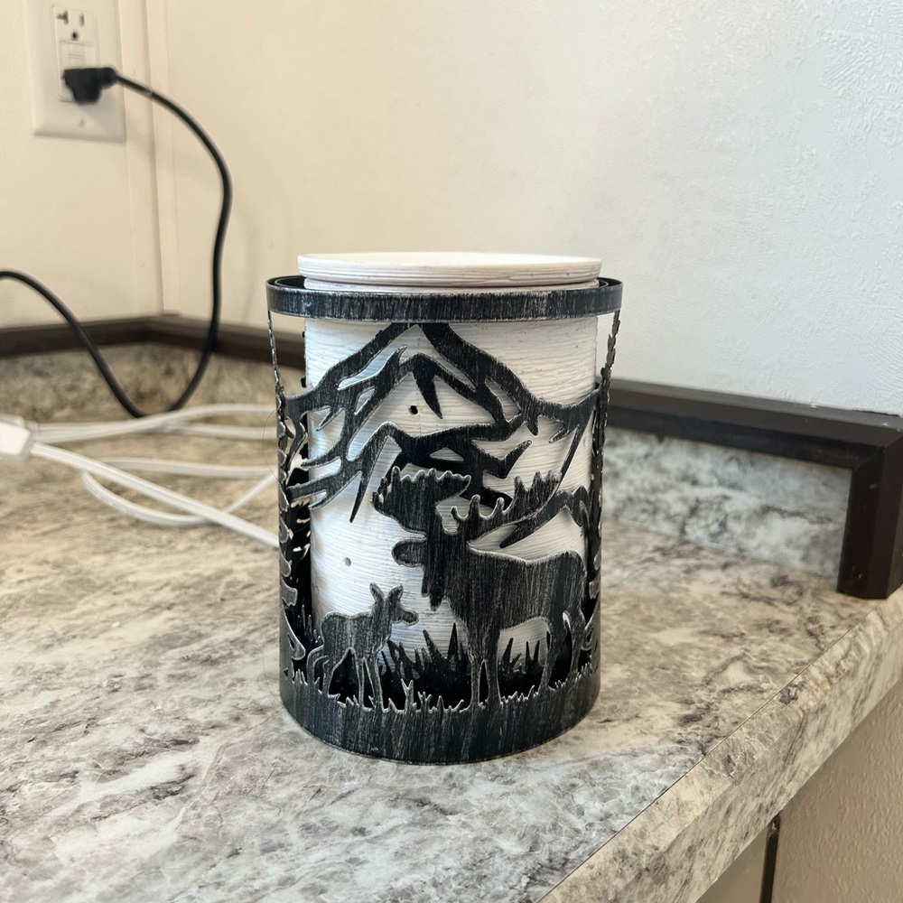 Scentsy - Etched Core Silhouette Warmer with Moose Valley Wrap